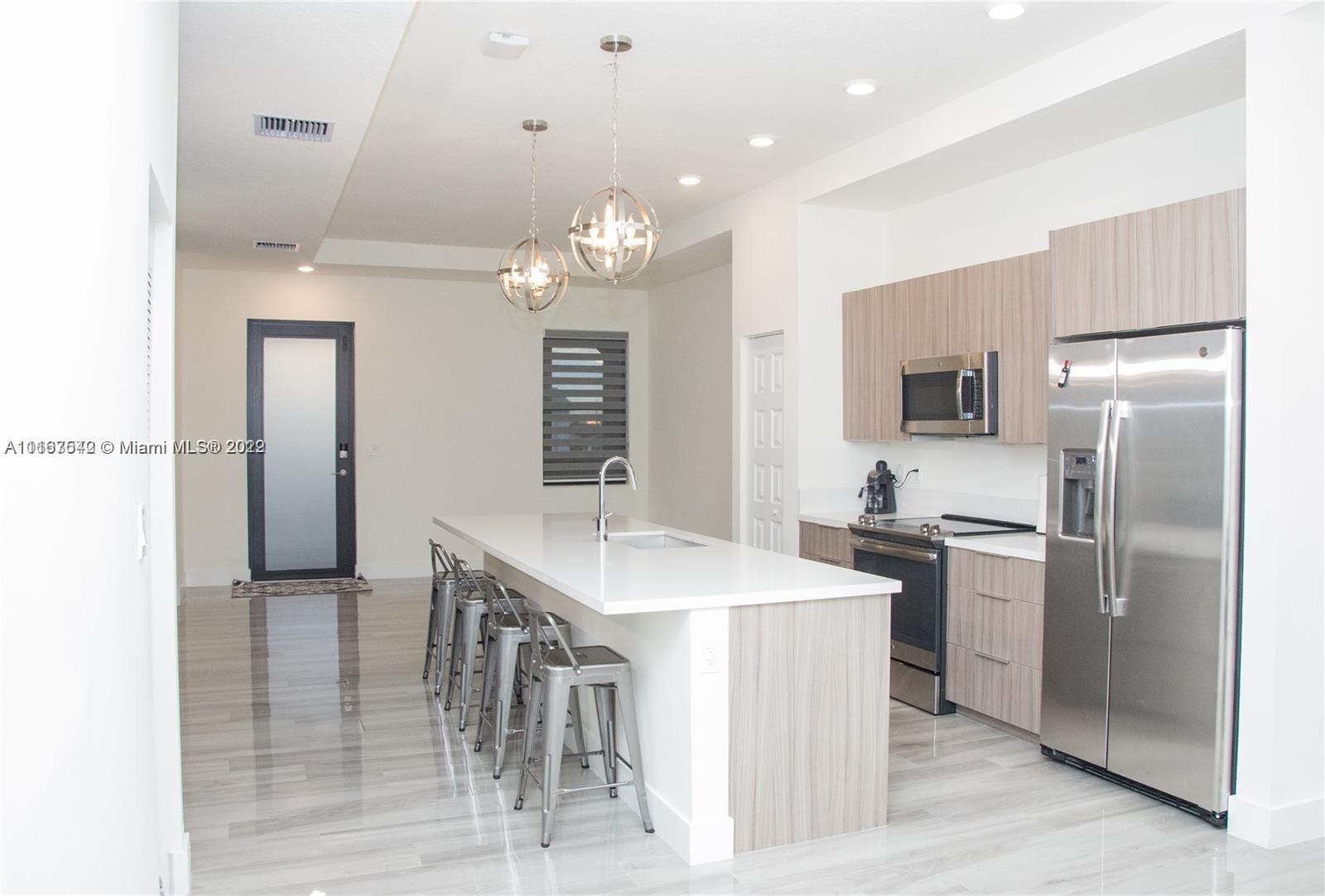 APEX AT PARK CENTRAL COND - Residential Lease