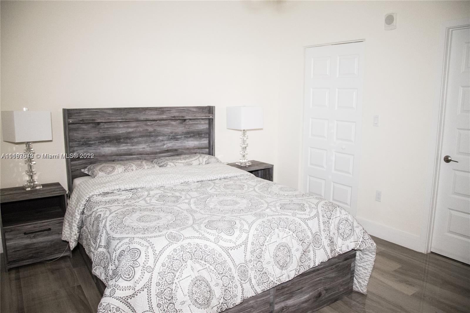 APEX AT PARK CENTRAL COND - Residential Lease