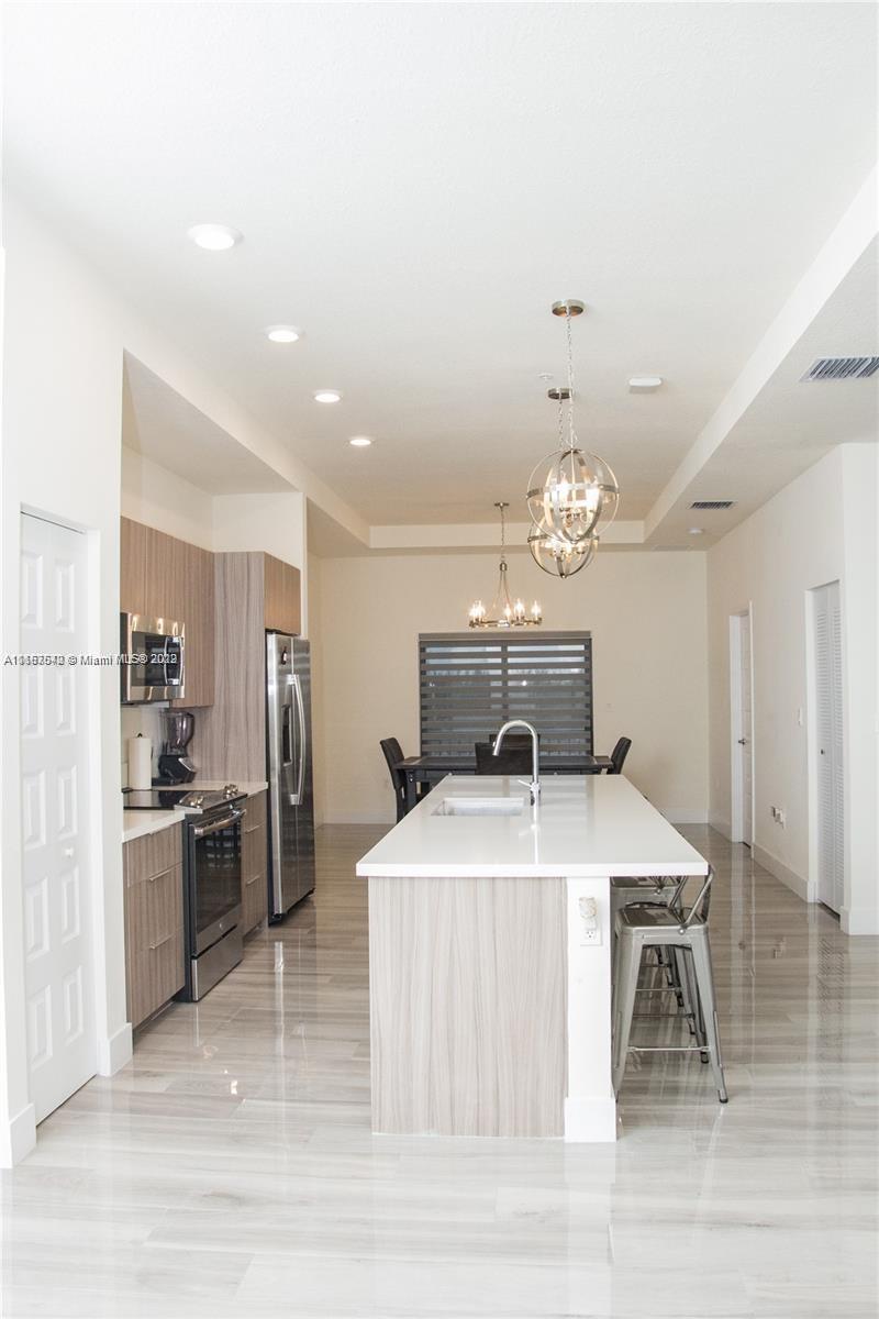 APEX AT PARK CENTRAL COND - Residential Lease