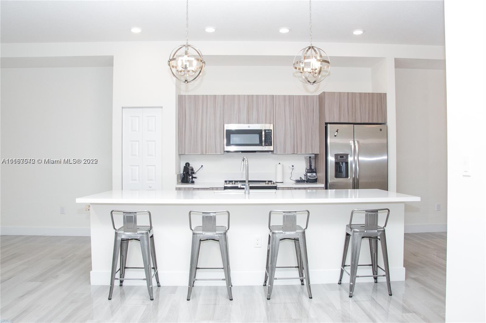 APEX AT PARK CENTRAL COND - Residential Lease