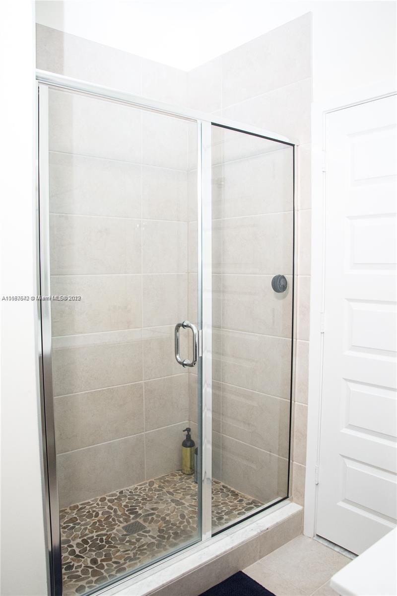 APEX AT PARK CENTRAL COND - Residential Lease