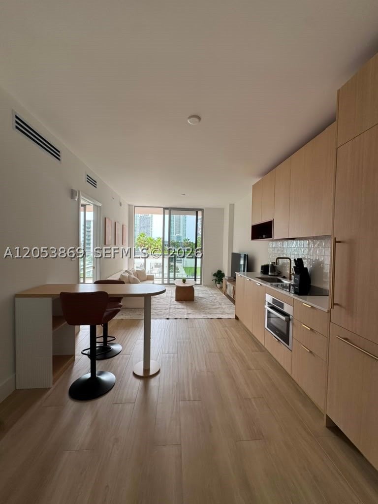 90 NE 32nd St 811