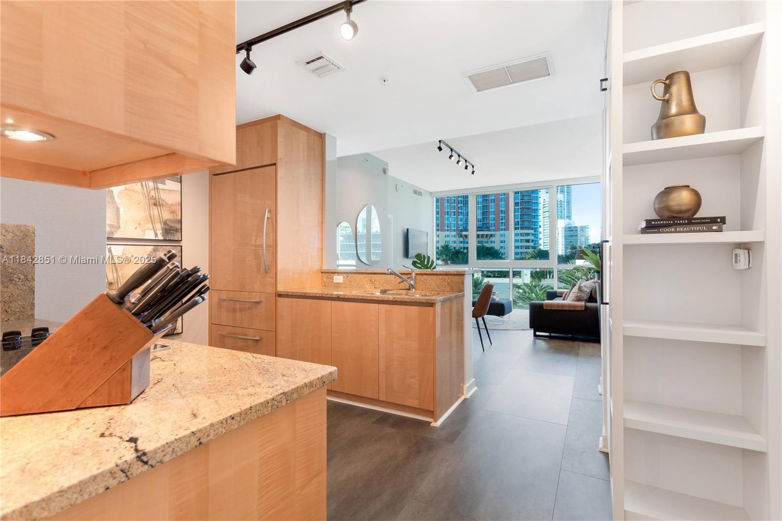 50 S Pointe Dr 609