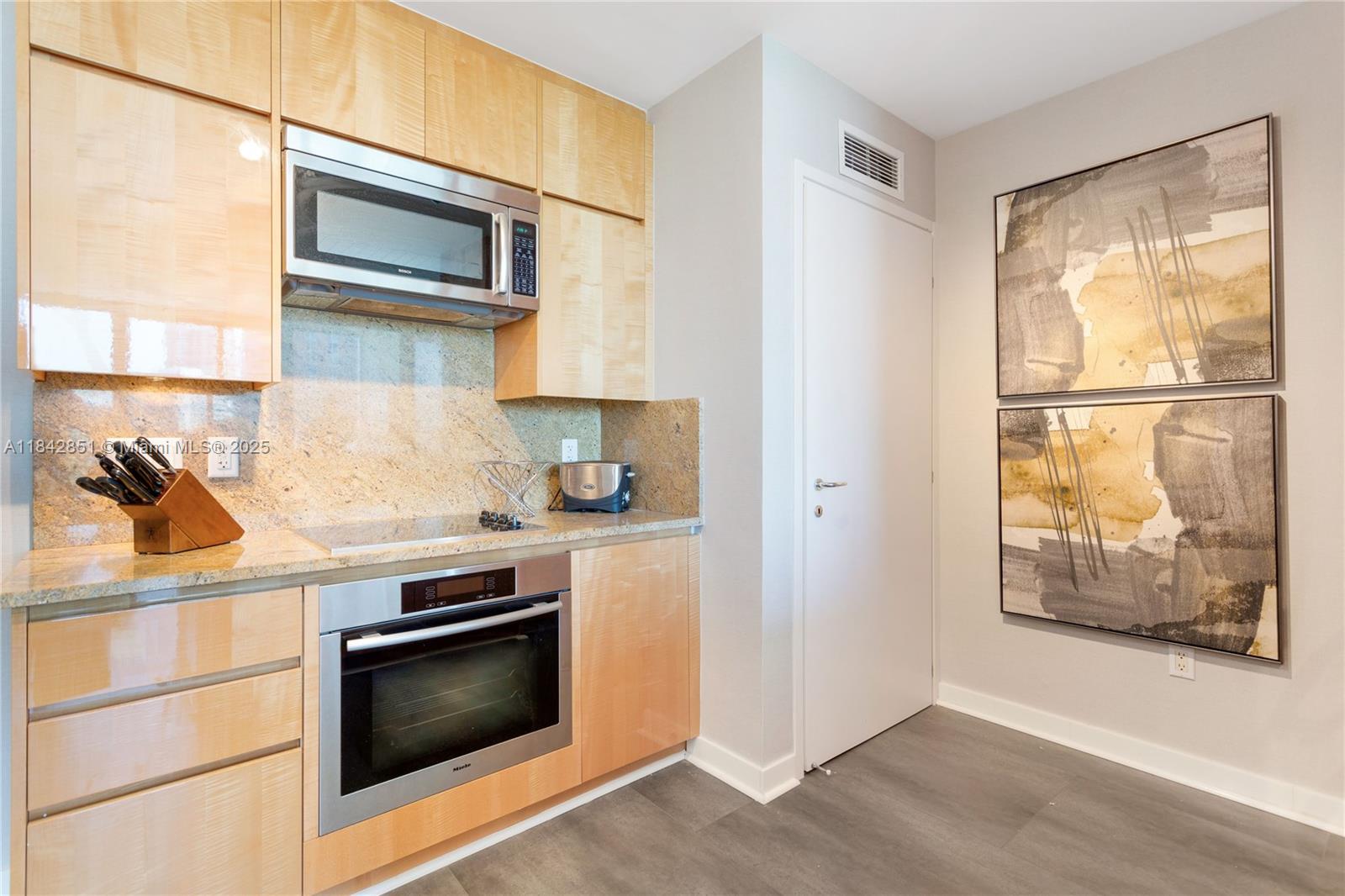 50 S Pointe Dr 609