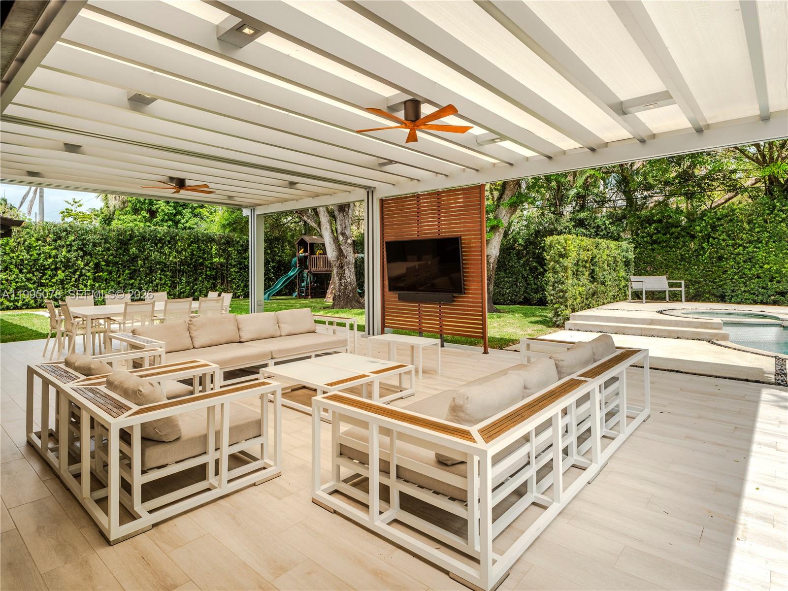 SNAPPER CREEK VILLAGE AMD - Residential