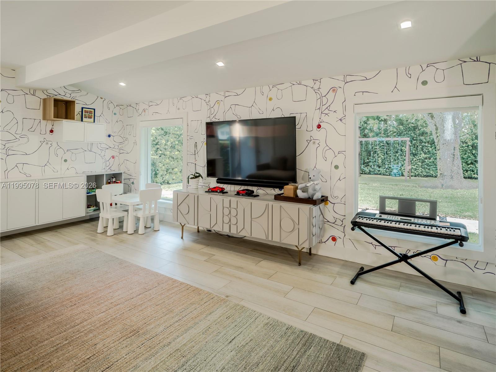 SNAPPER CREEK VILLAGE AMD - Residential