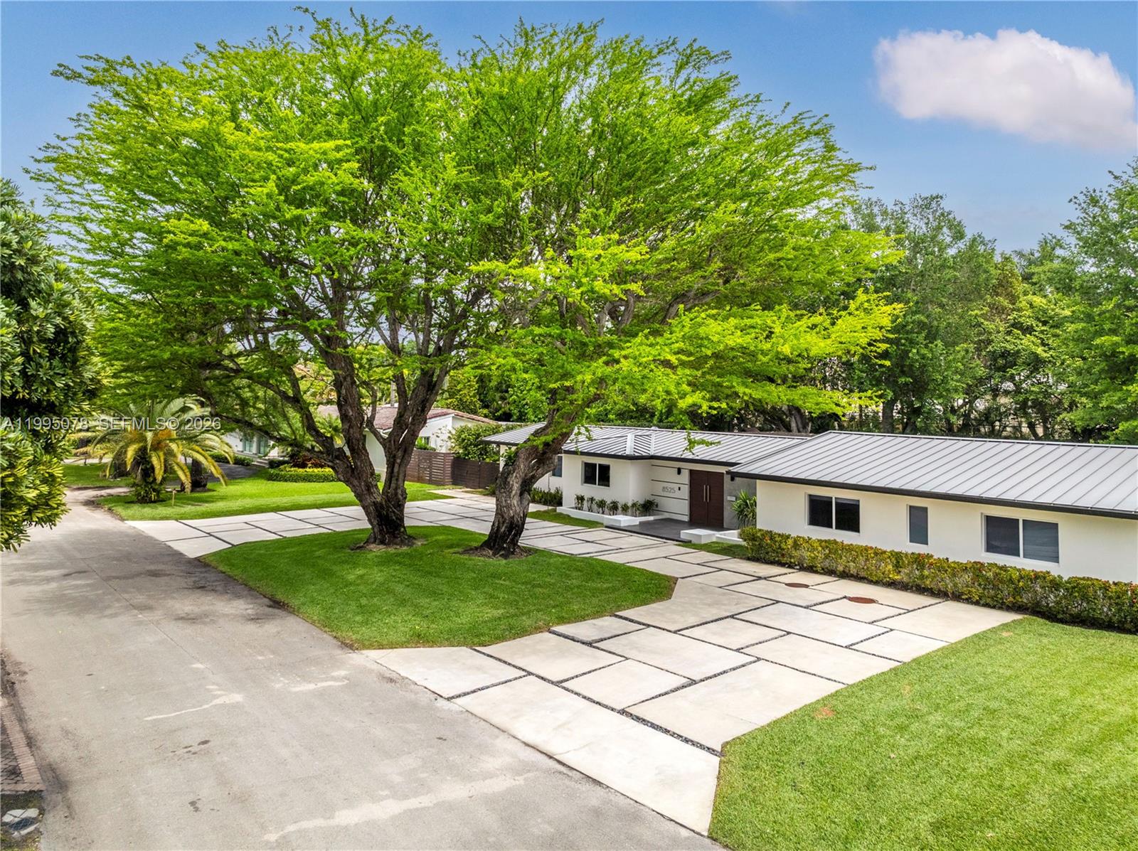 SNAPPER CREEK VILLAGE AMD - Residential