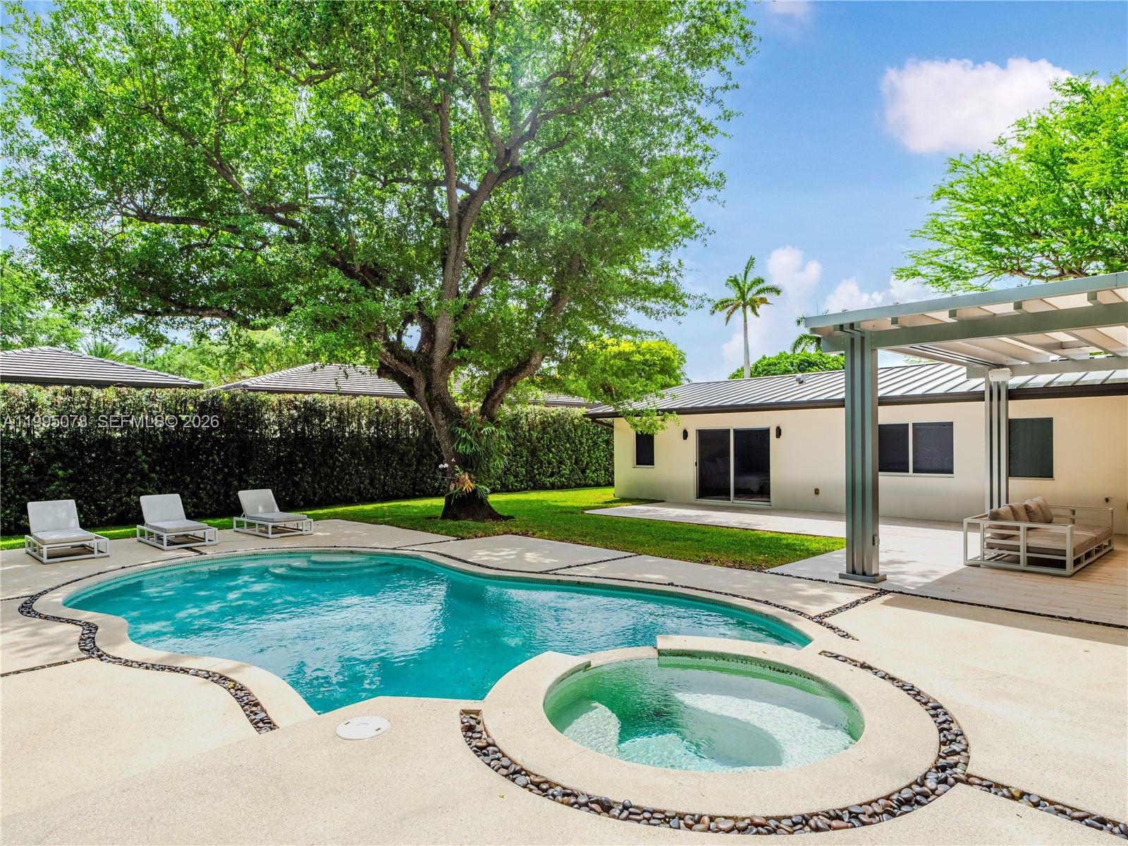 SNAPPER CREEK VILLAGE AMD - Residential