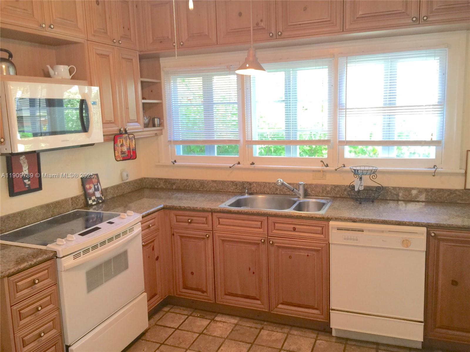 CORAL GABLES GRANADA SEC - Residential Lease