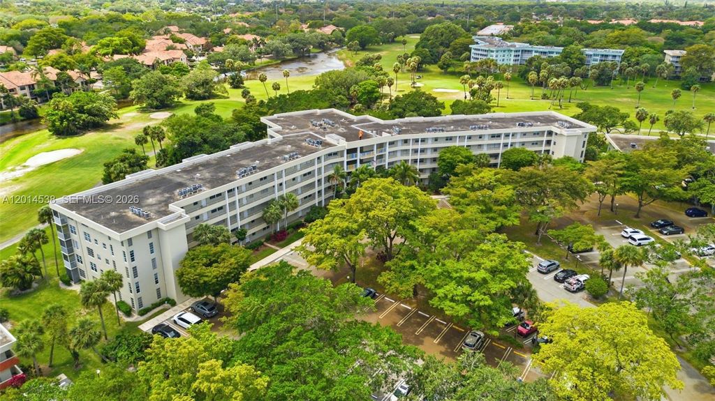 Photo of 821 Cypress Blvd #307, Pompano Beach, FL 33069 (MLS # A12014538)