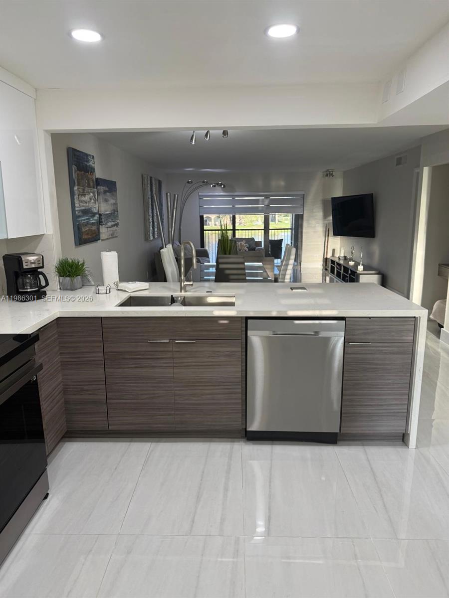 WESTON LAKES 21 INC CONDO - Residential Lease