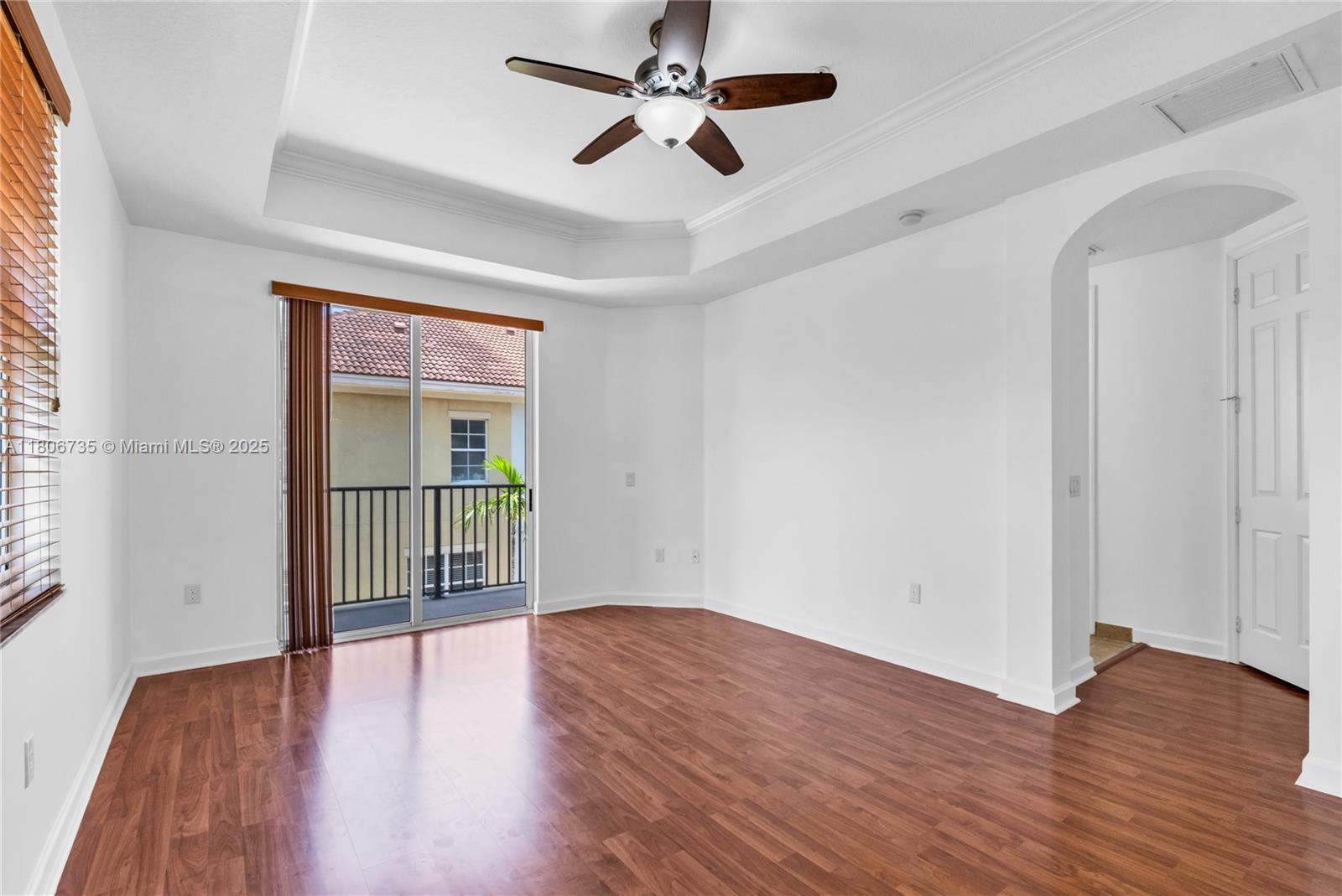HARBOUR OAKS - Residential Lease