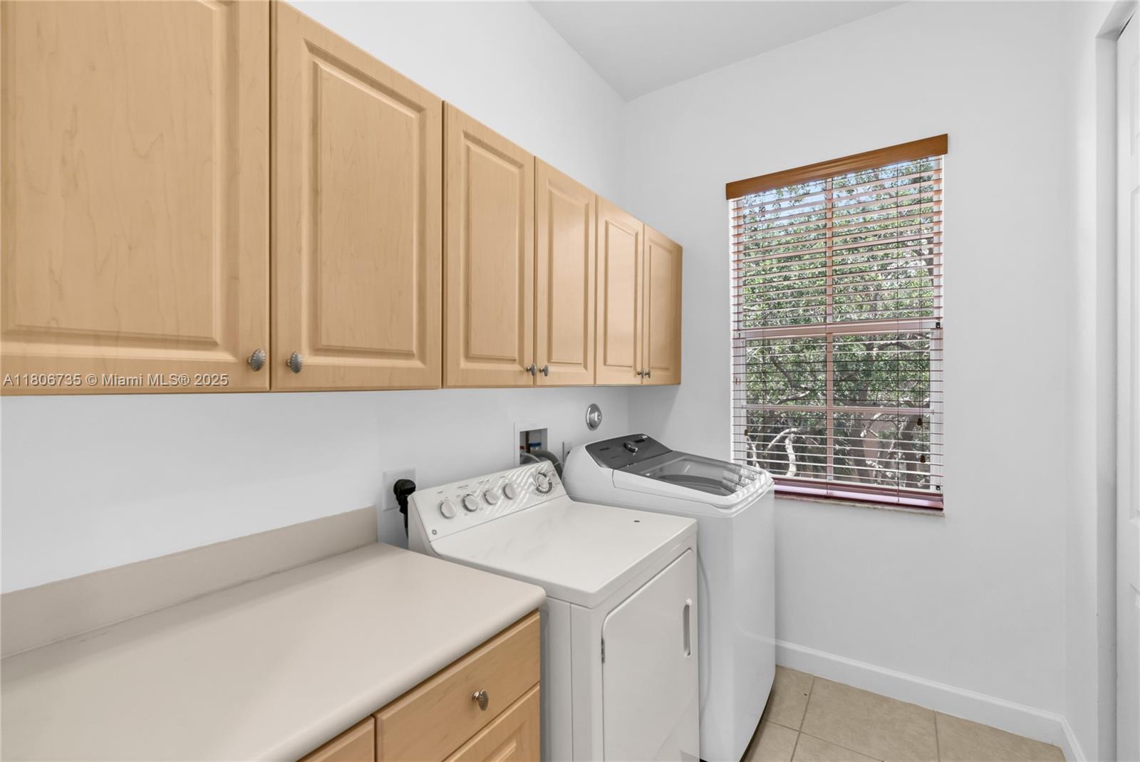 HARBOUR OAKS - Residential Lease