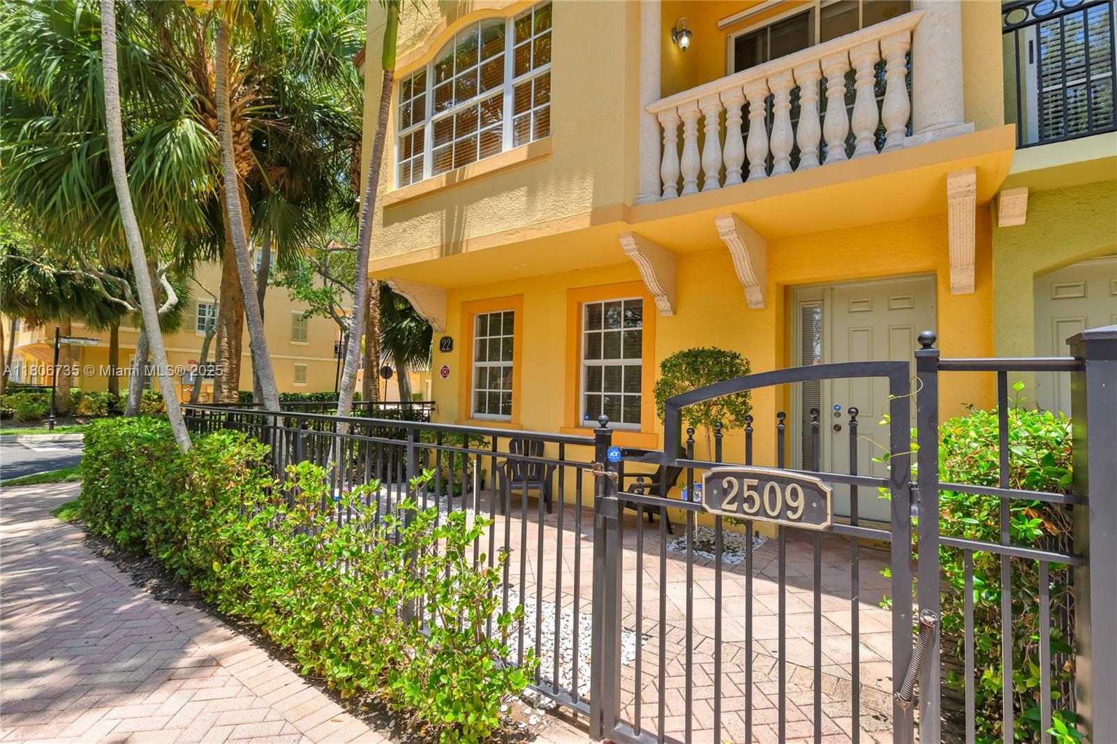 HARBOUR OAKS - Residential Lease