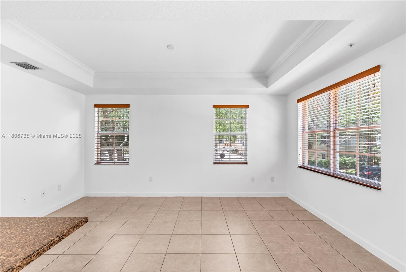 HARBOUR OAKS - Residential Lease