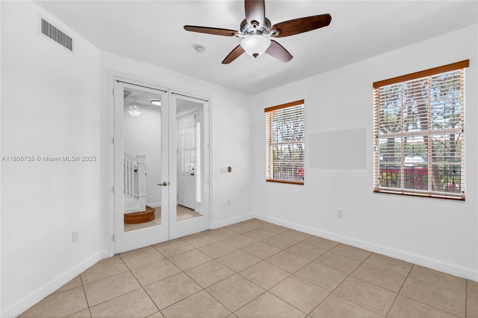 HARBOUR OAKS - Residential Lease