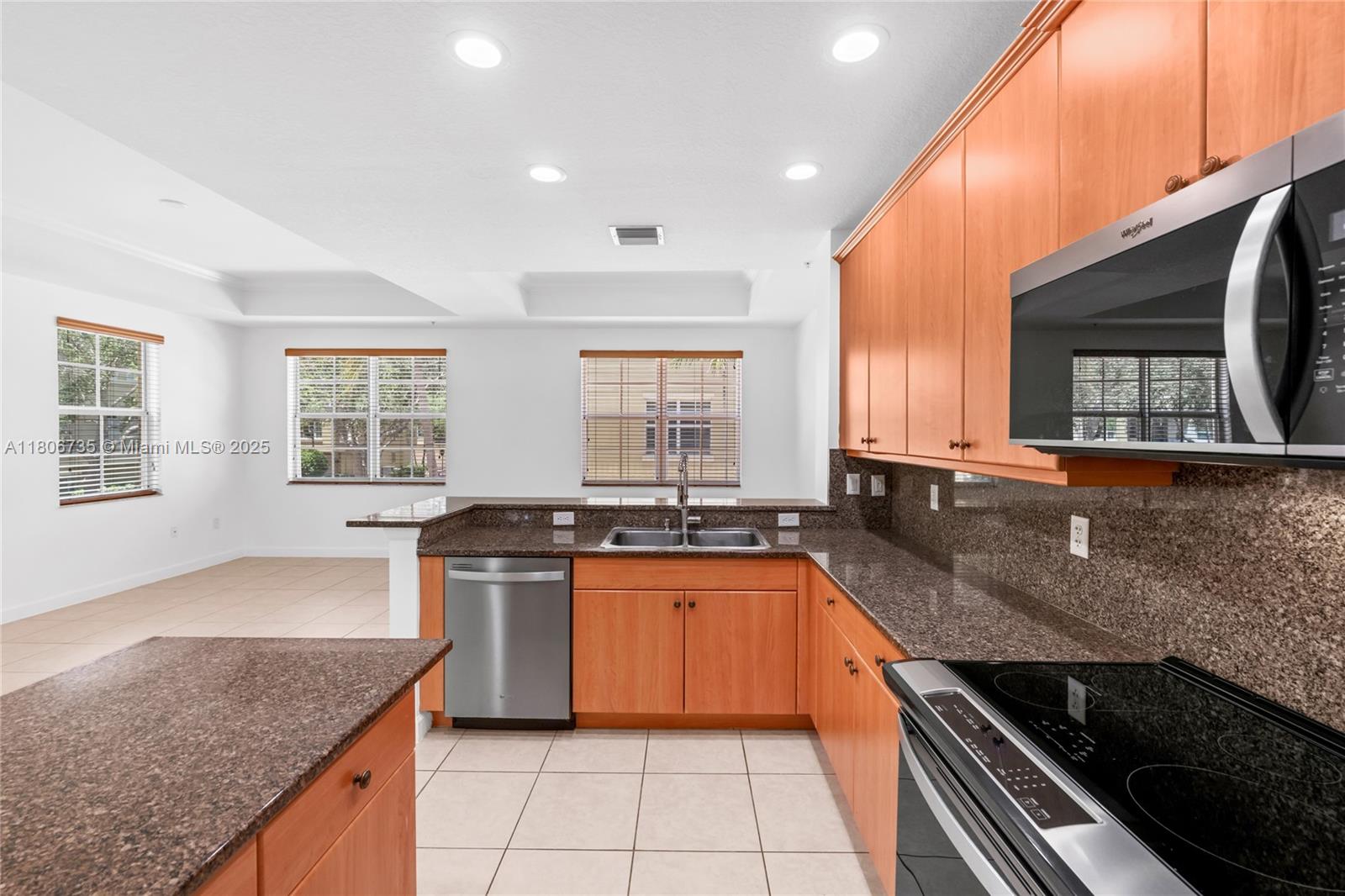 HARBOUR OAKS - Residential Lease