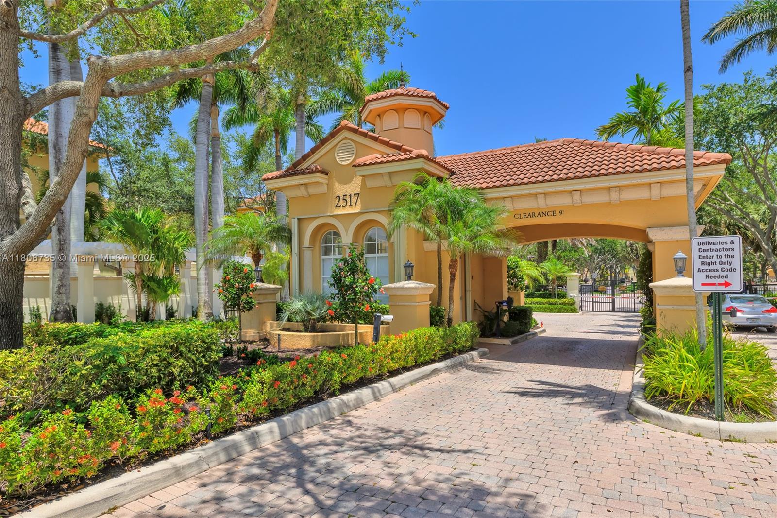 HARBOUR OAKS - Residential Lease