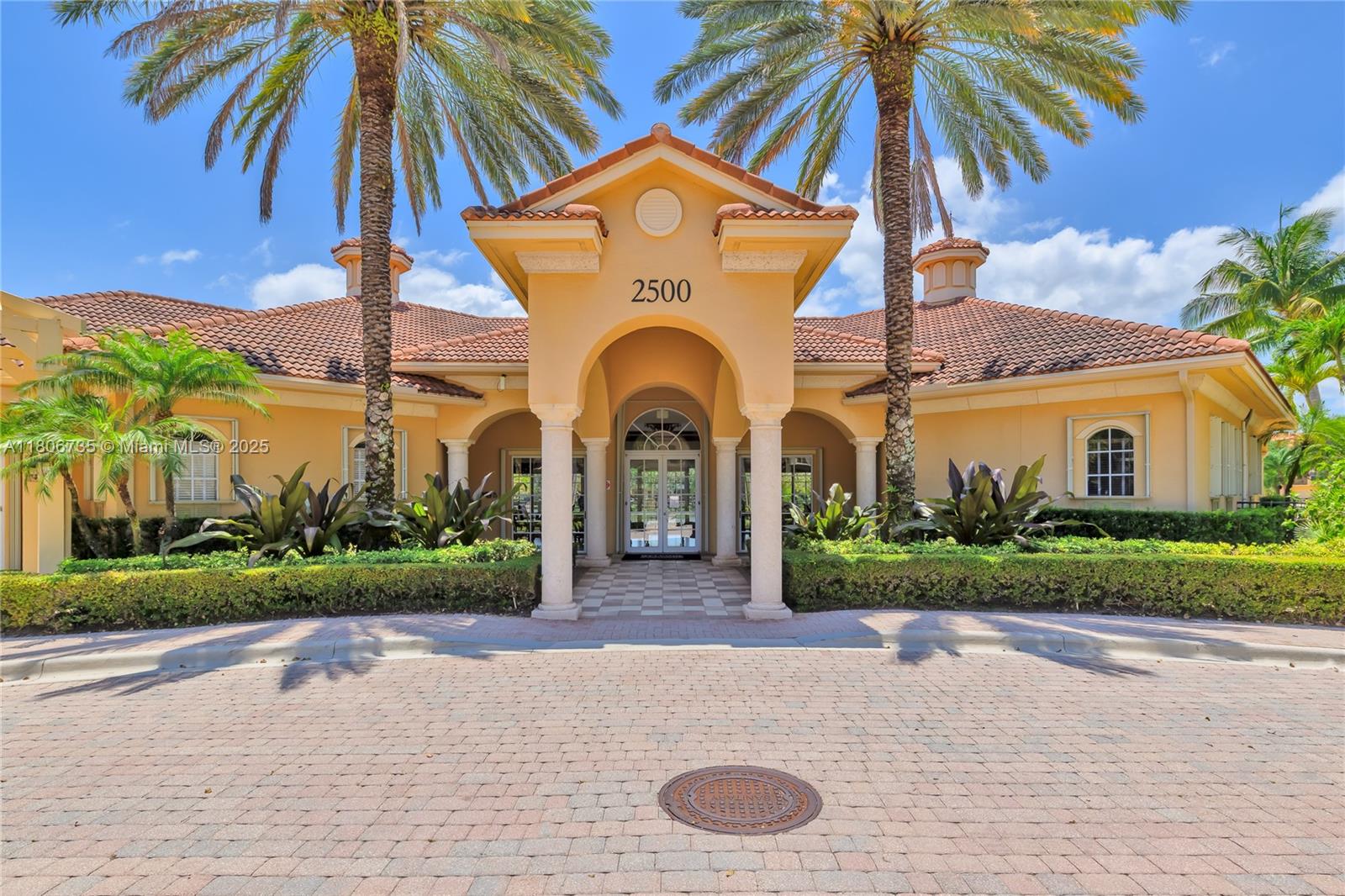 HARBOUR OAKS - Residential Lease