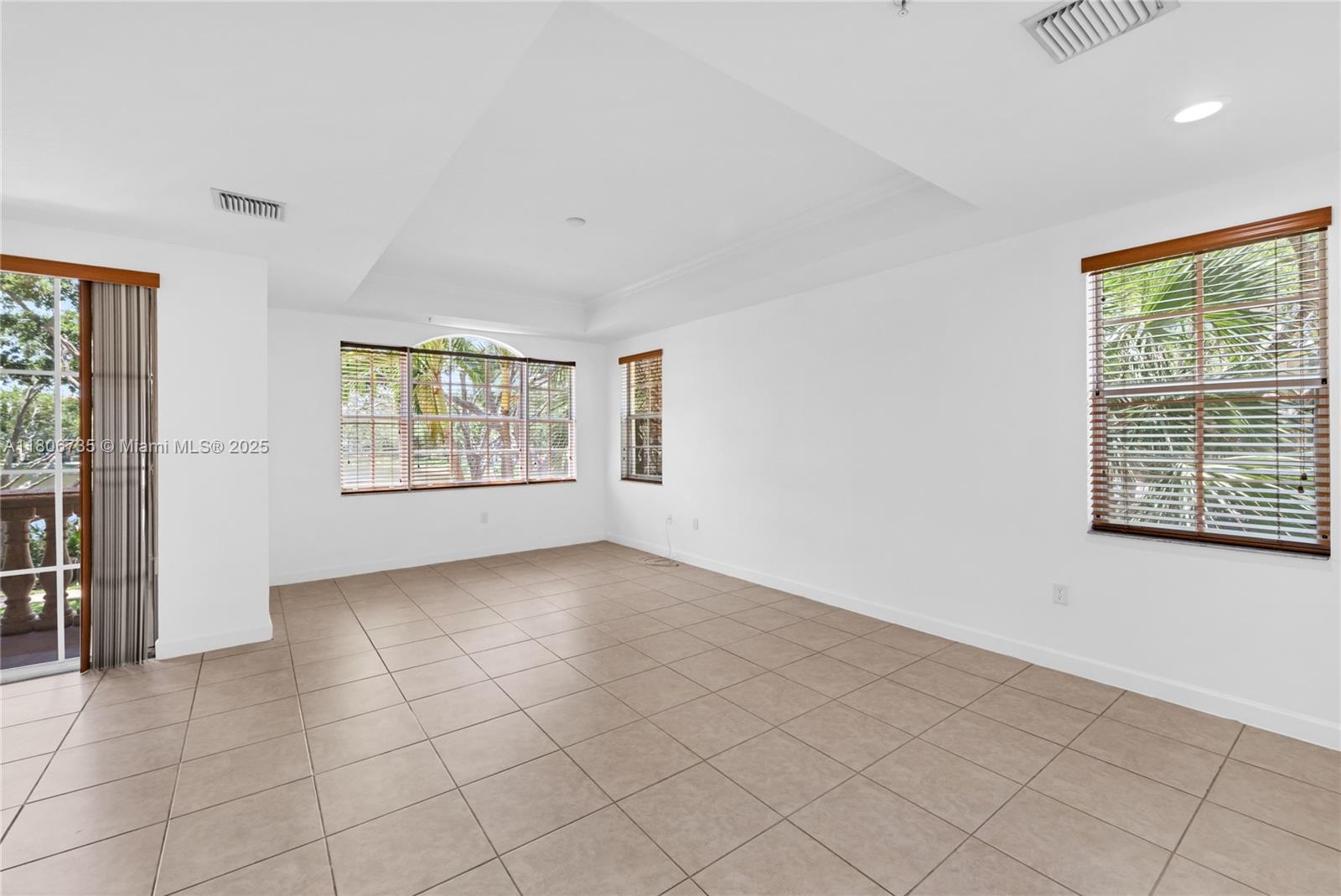 HARBOUR OAKS - Residential Lease