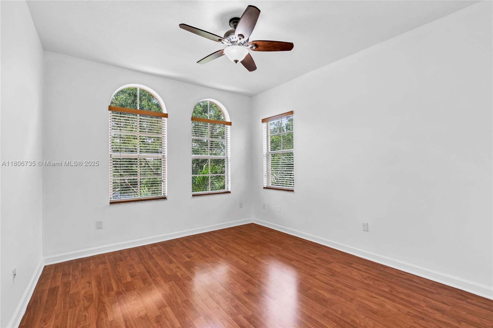 HARBOUR OAKS - Residential Lease