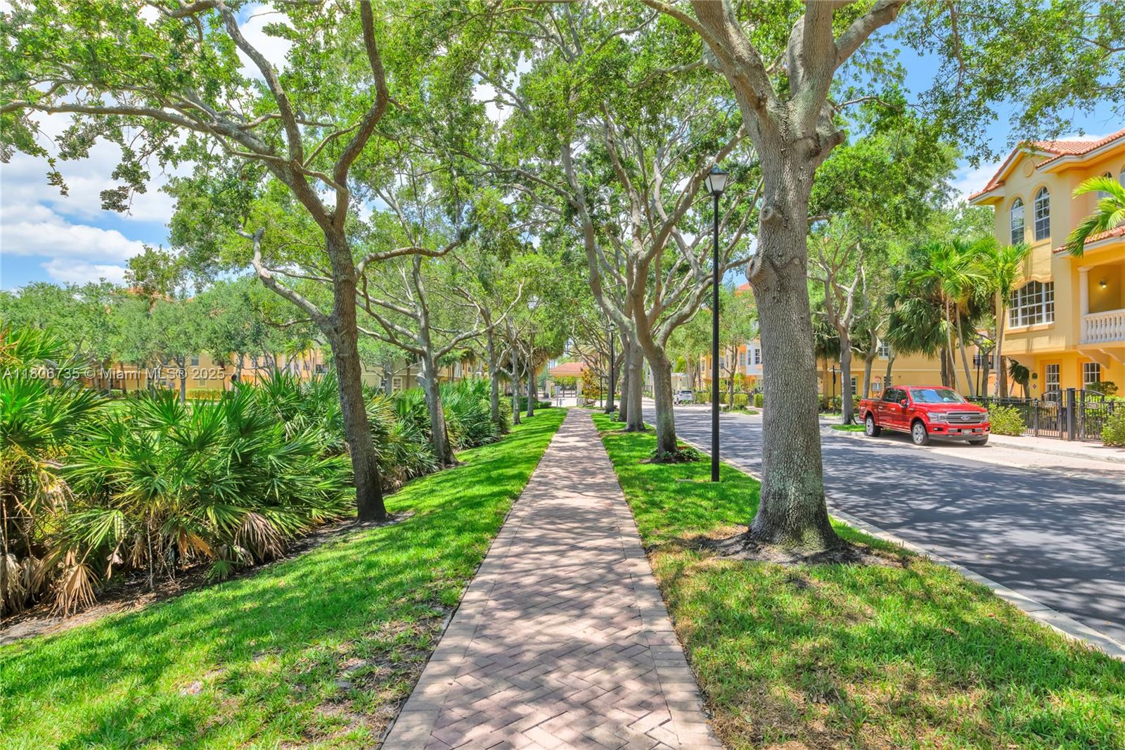 HARBOUR OAKS - Residential Lease
