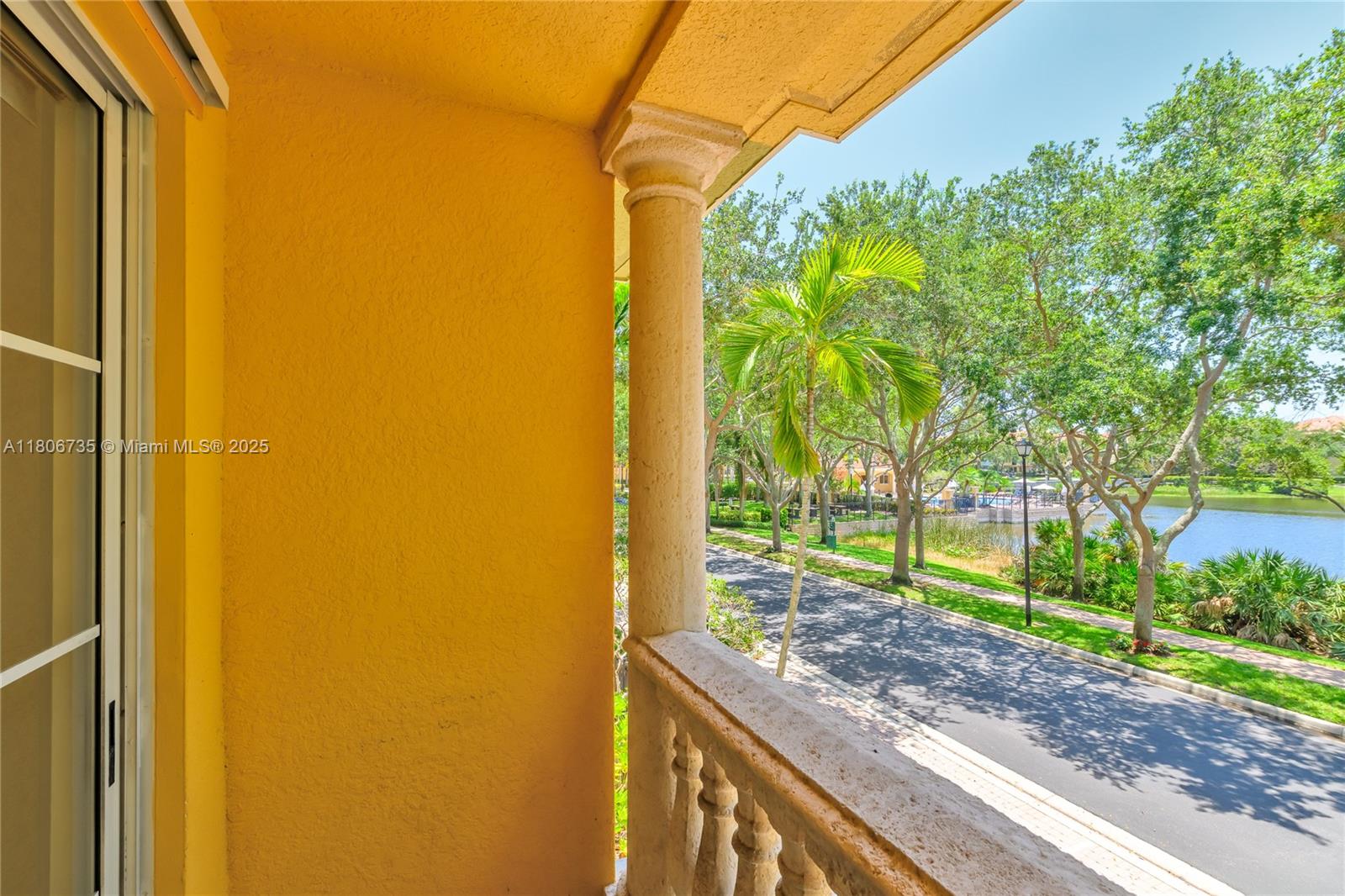 HARBOUR OAKS - Residential Lease