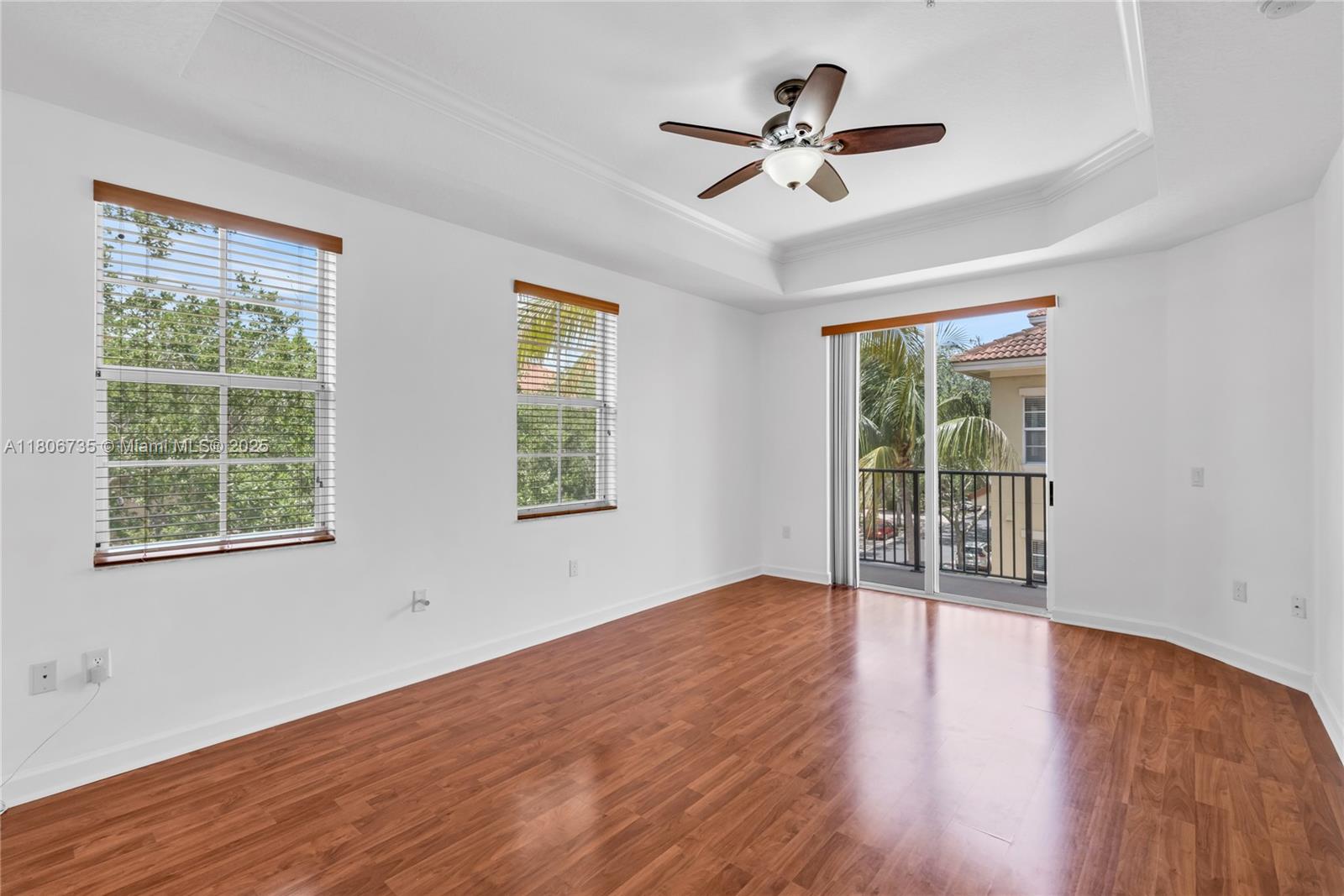 HARBOUR OAKS - Residential Lease