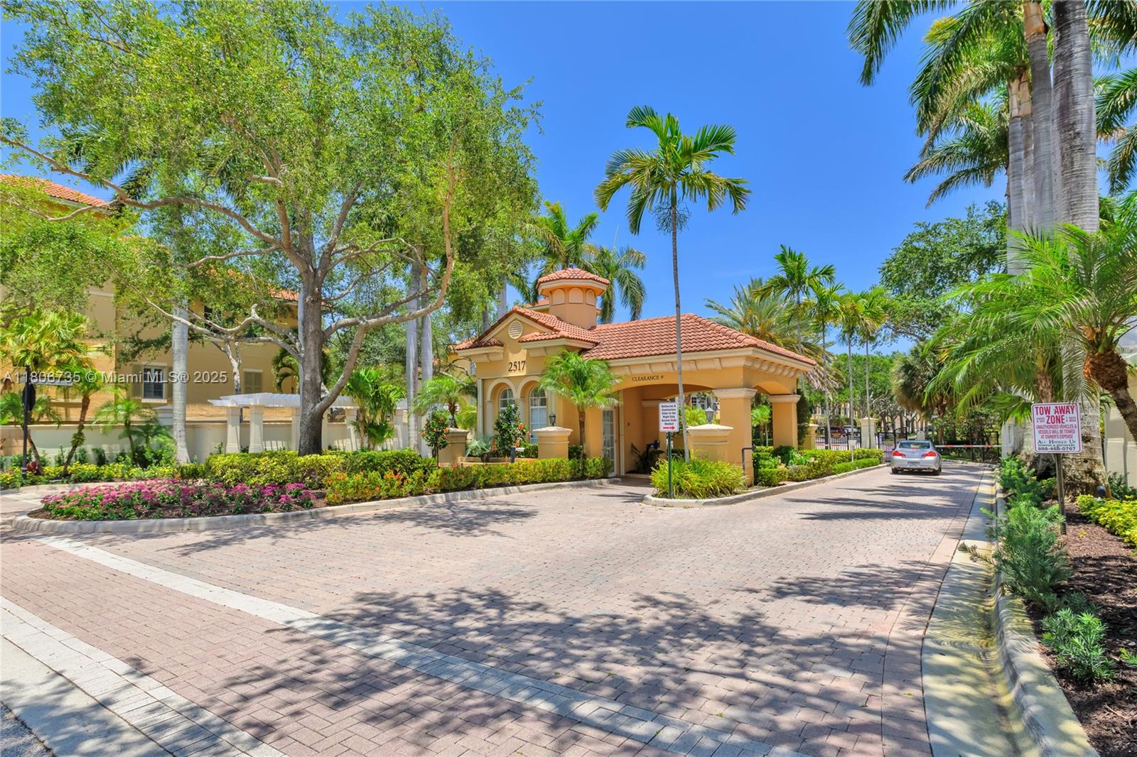 HARBOUR OAKS - Residential Lease