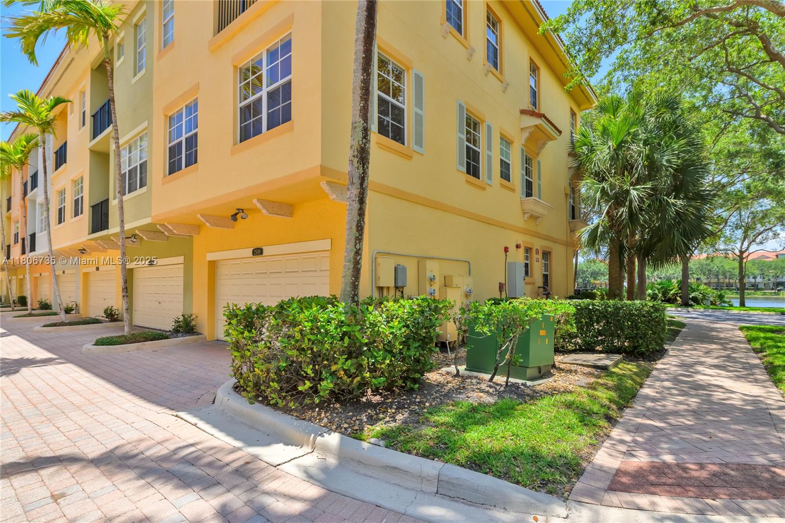 HARBOUR OAKS - Residential Lease