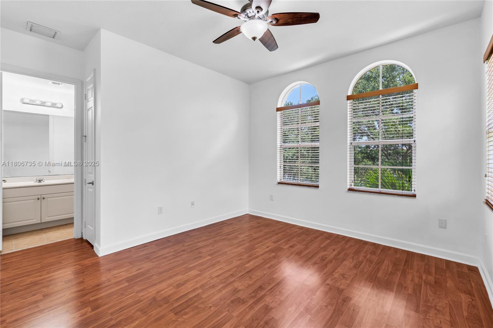 HARBOUR OAKS - Residential Lease