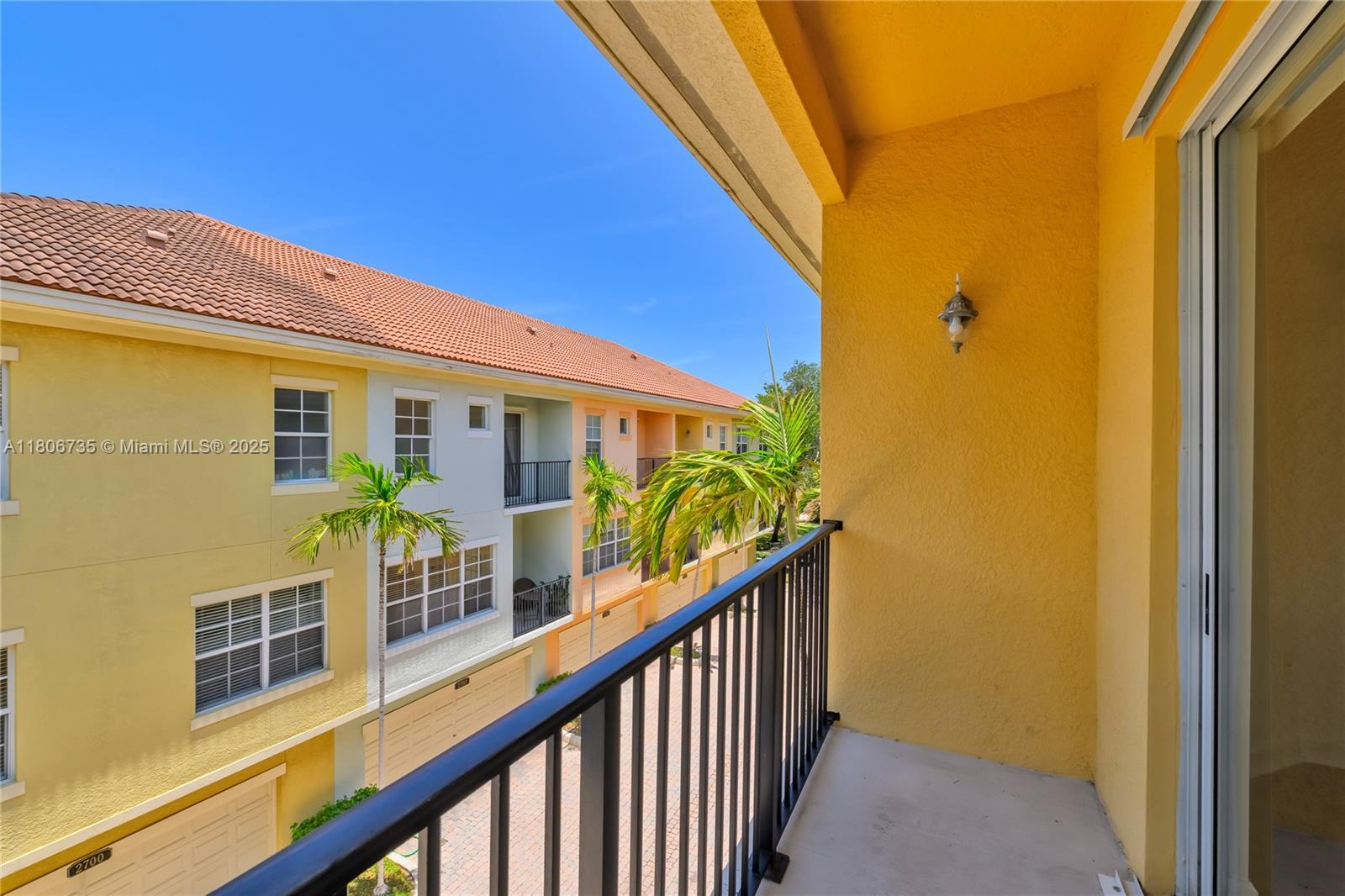 HARBOUR OAKS - Residential Lease