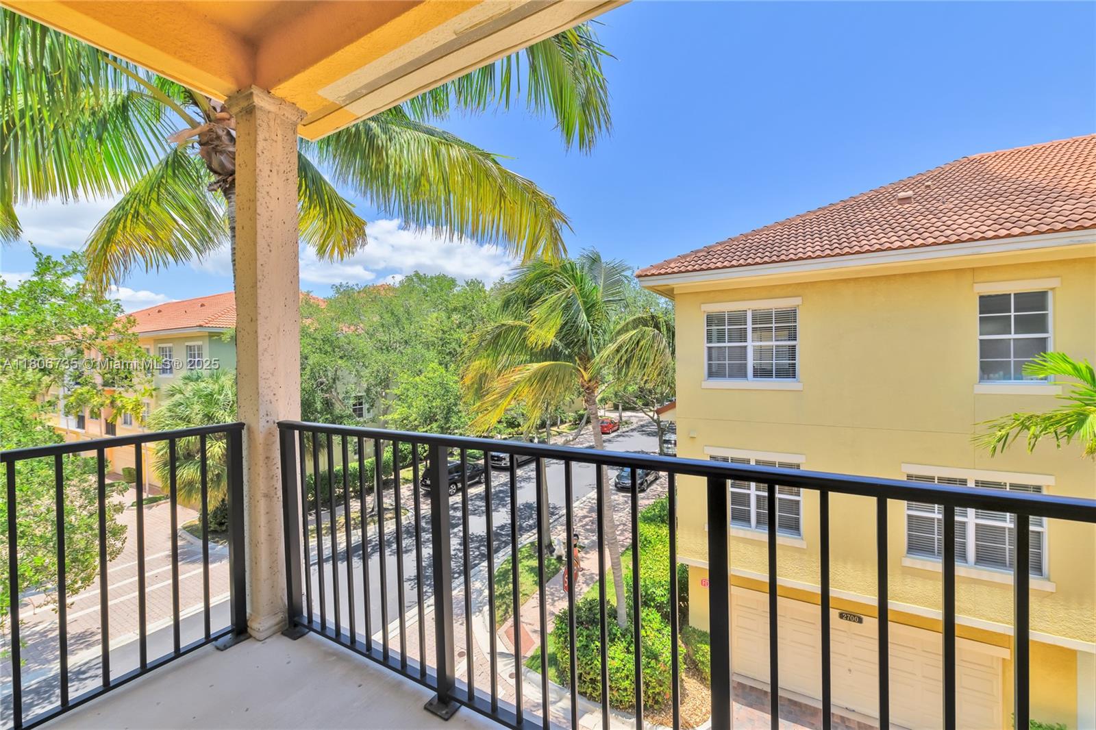 HARBOUR OAKS - Residential Lease