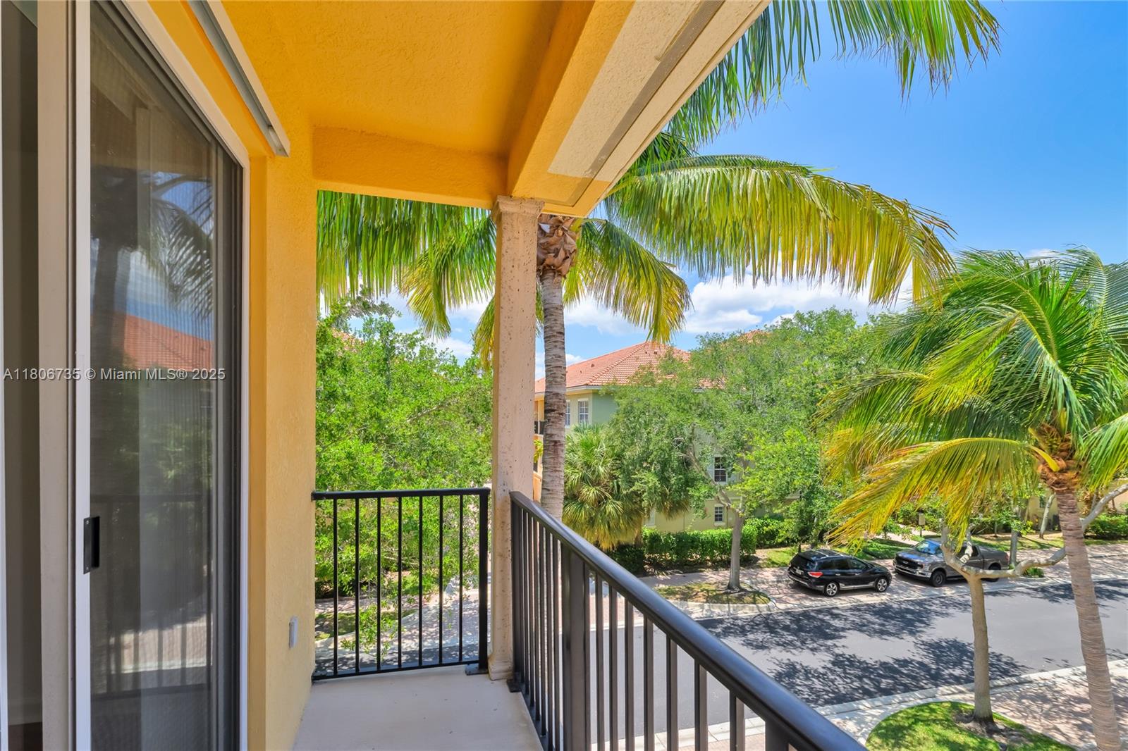 HARBOUR OAKS - Residential Lease