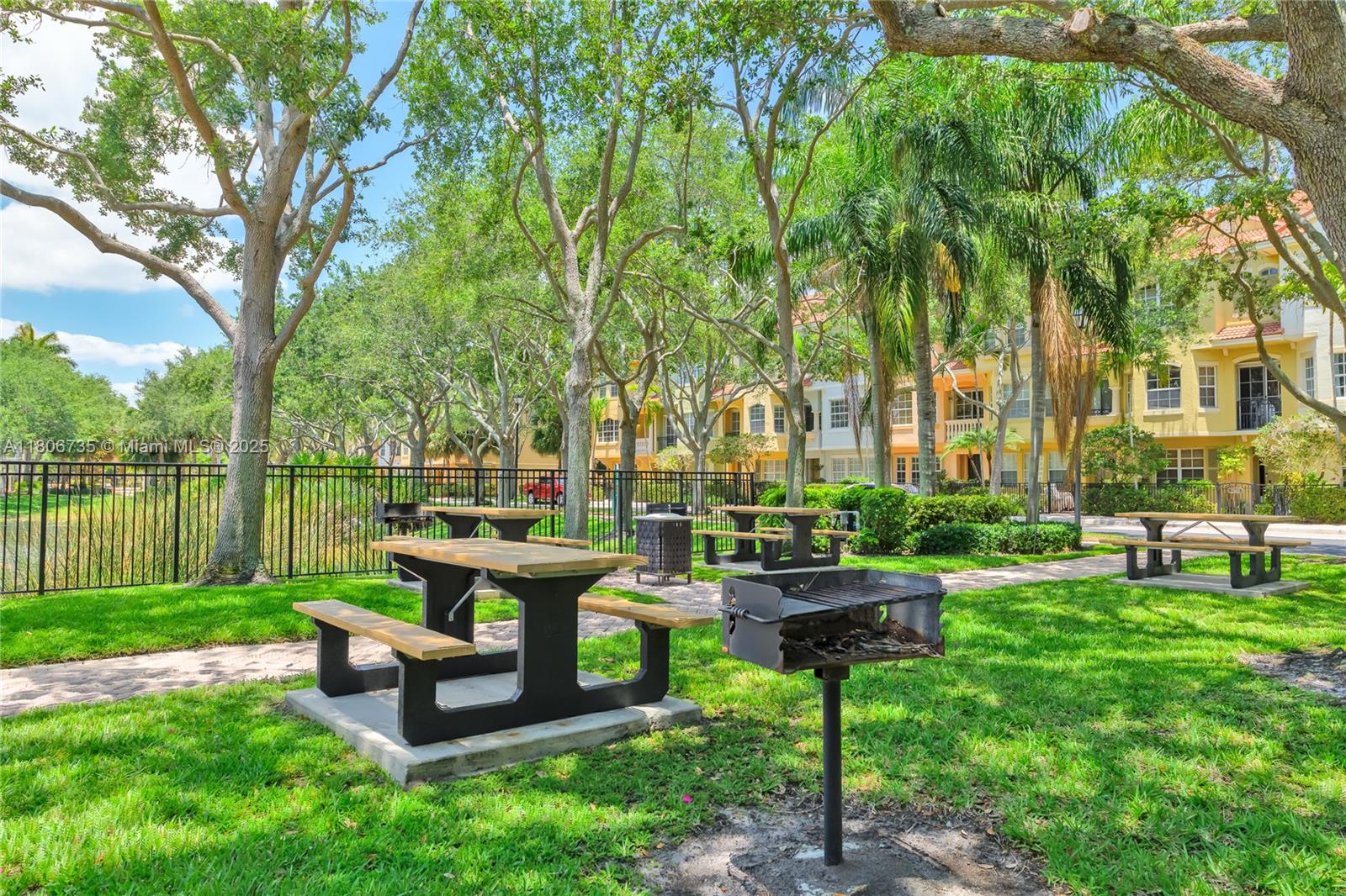 HARBOUR OAKS - Residential Lease