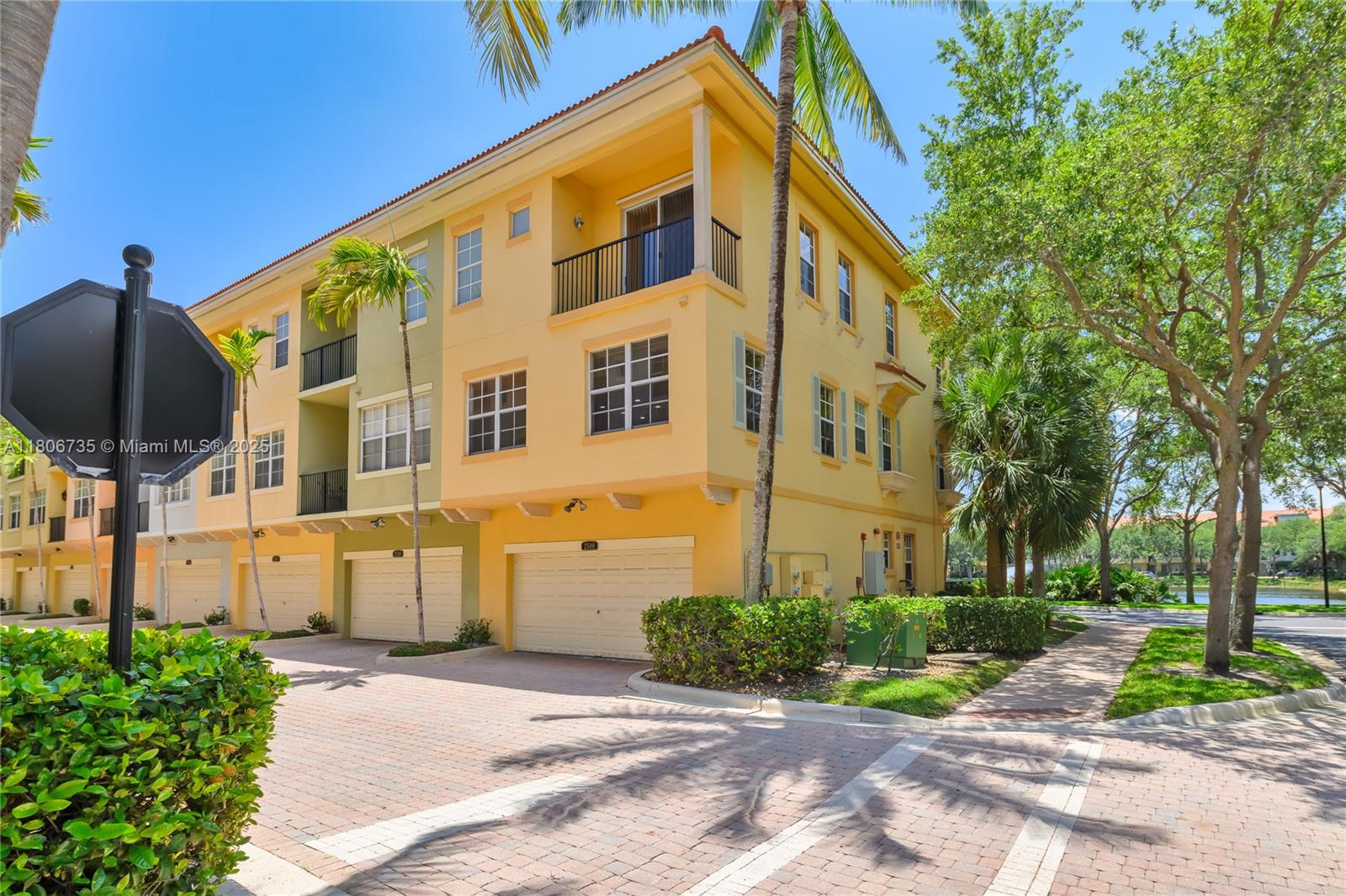 HARBOUR OAKS - Residential Lease