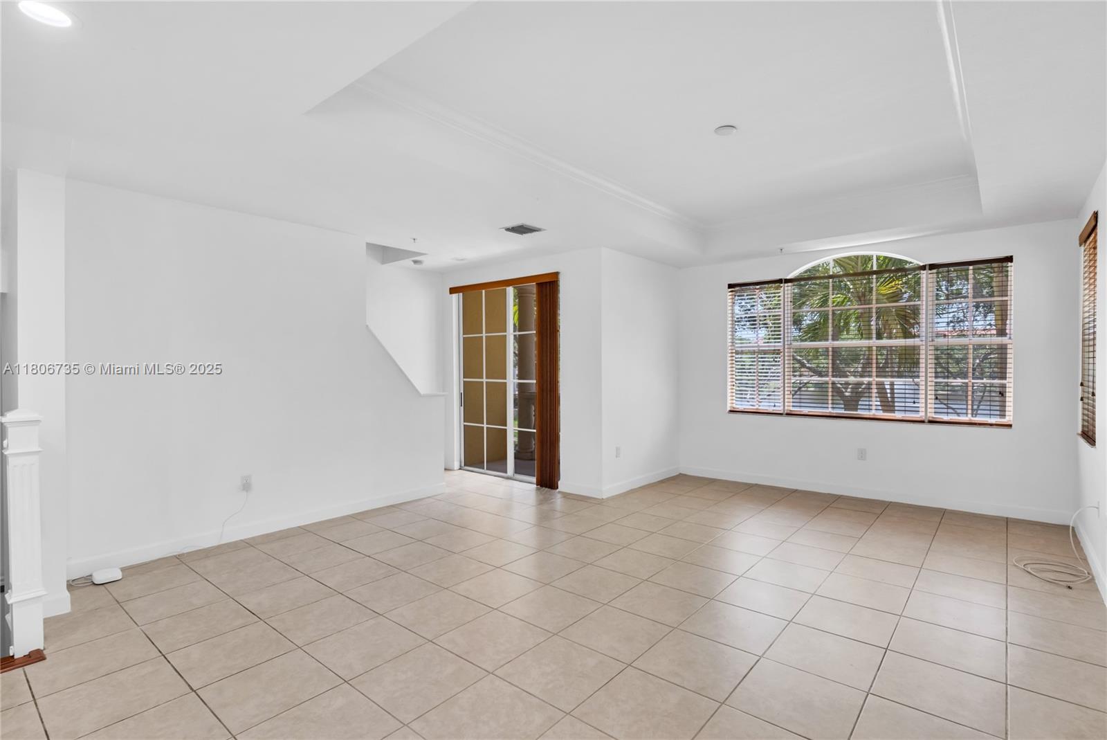 HARBOUR OAKS - Residential Lease