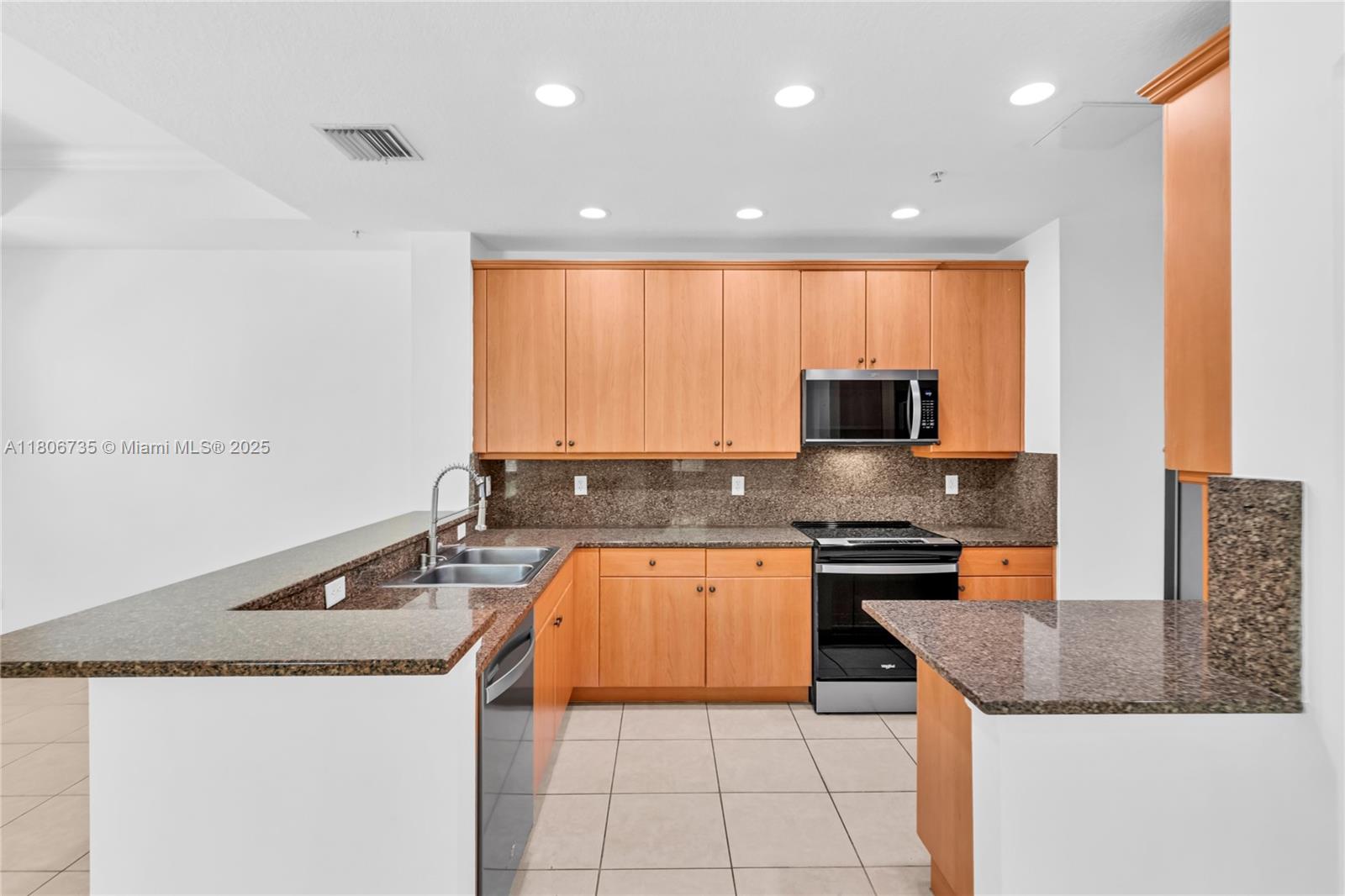 HARBOUR OAKS - Residential Lease