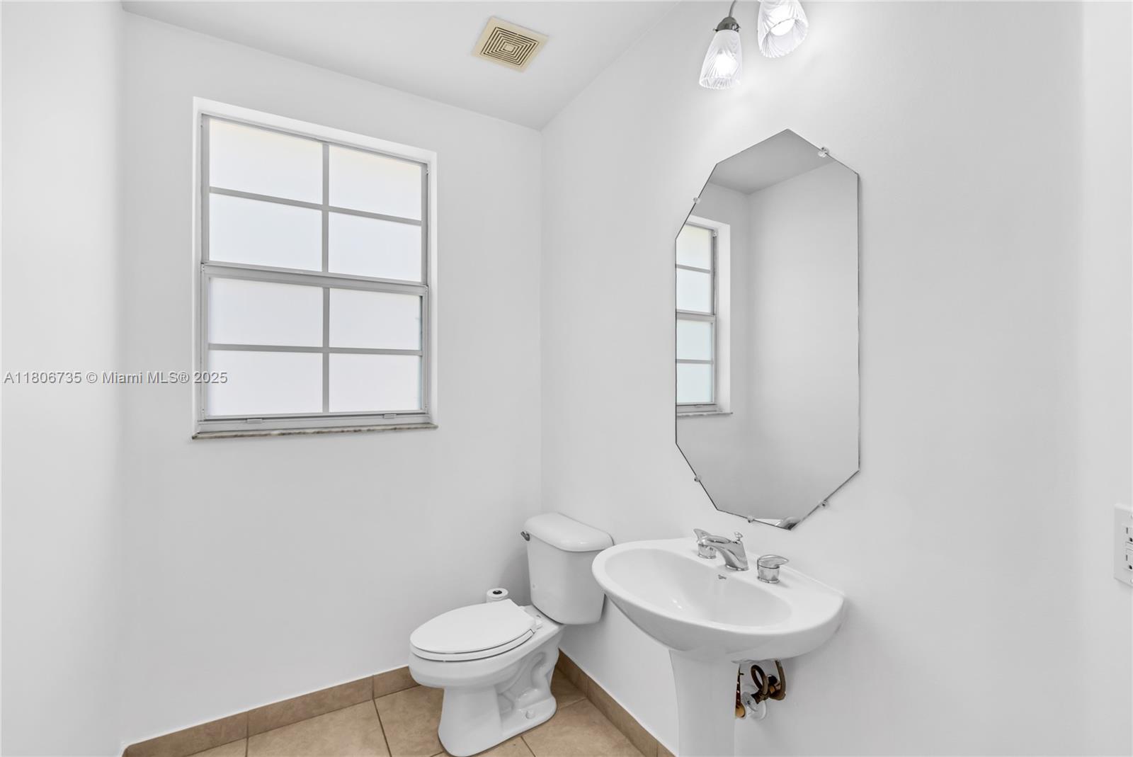 HARBOUR OAKS - Residential Lease