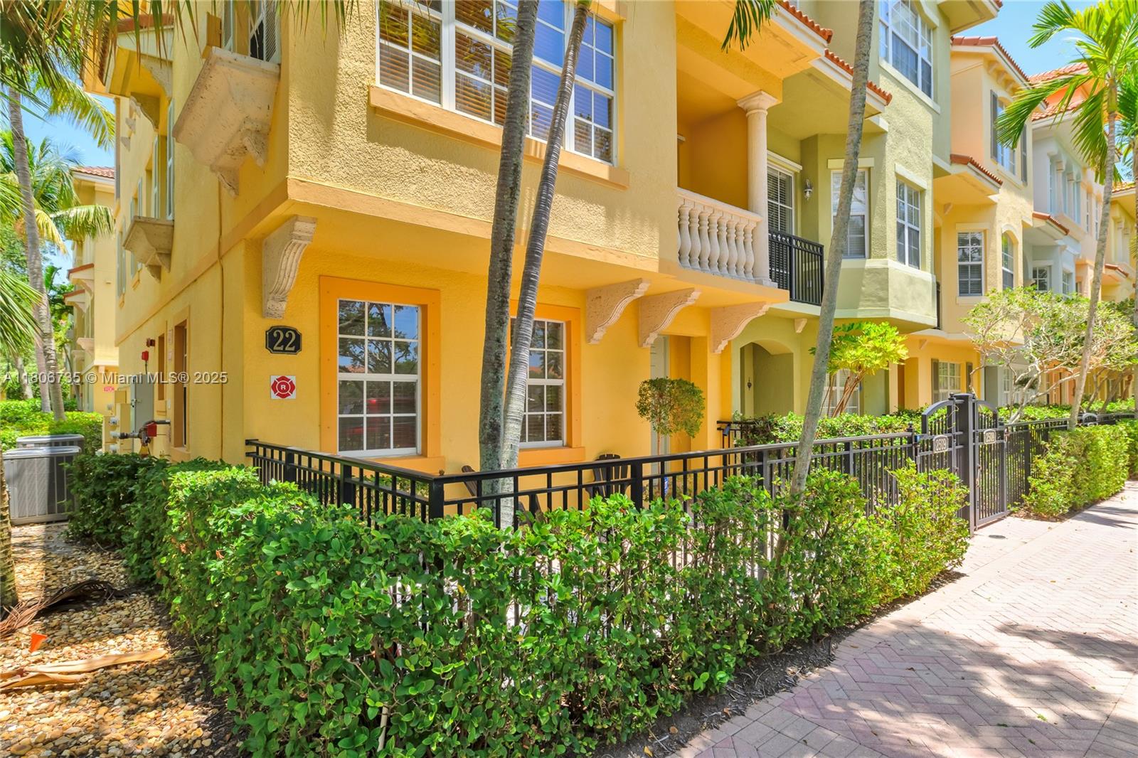 HARBOUR OAKS - Residential Lease