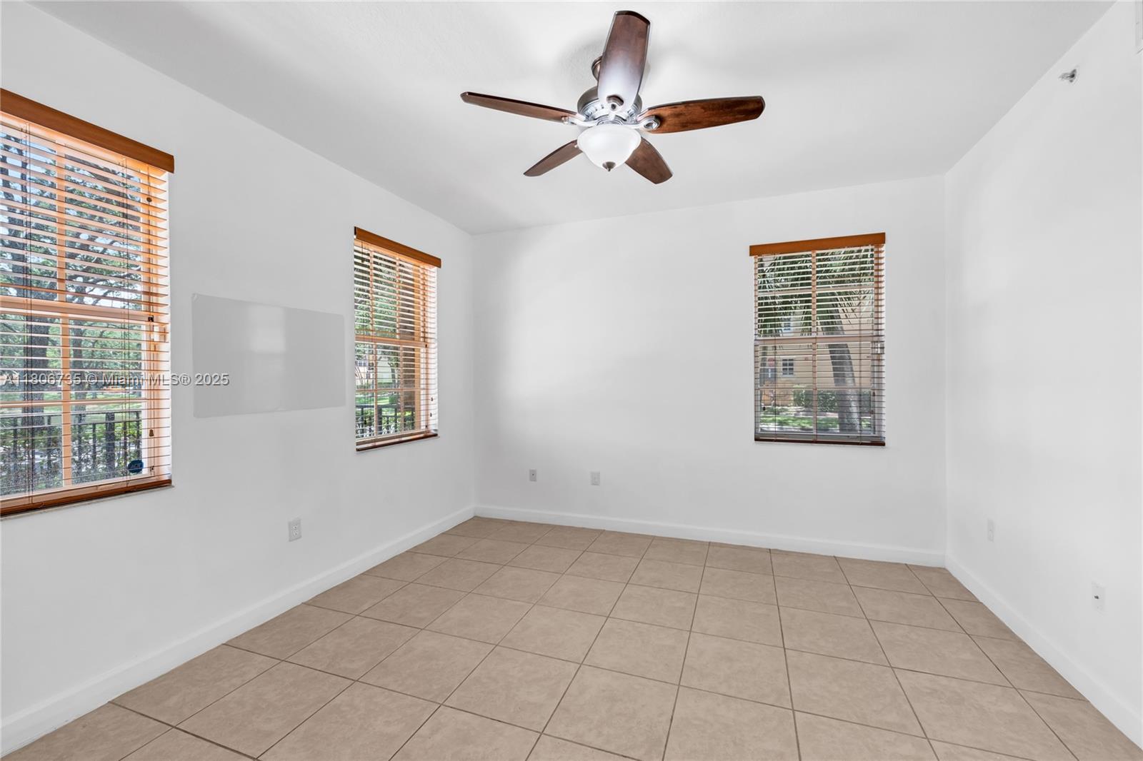 HARBOUR OAKS - Residential Lease