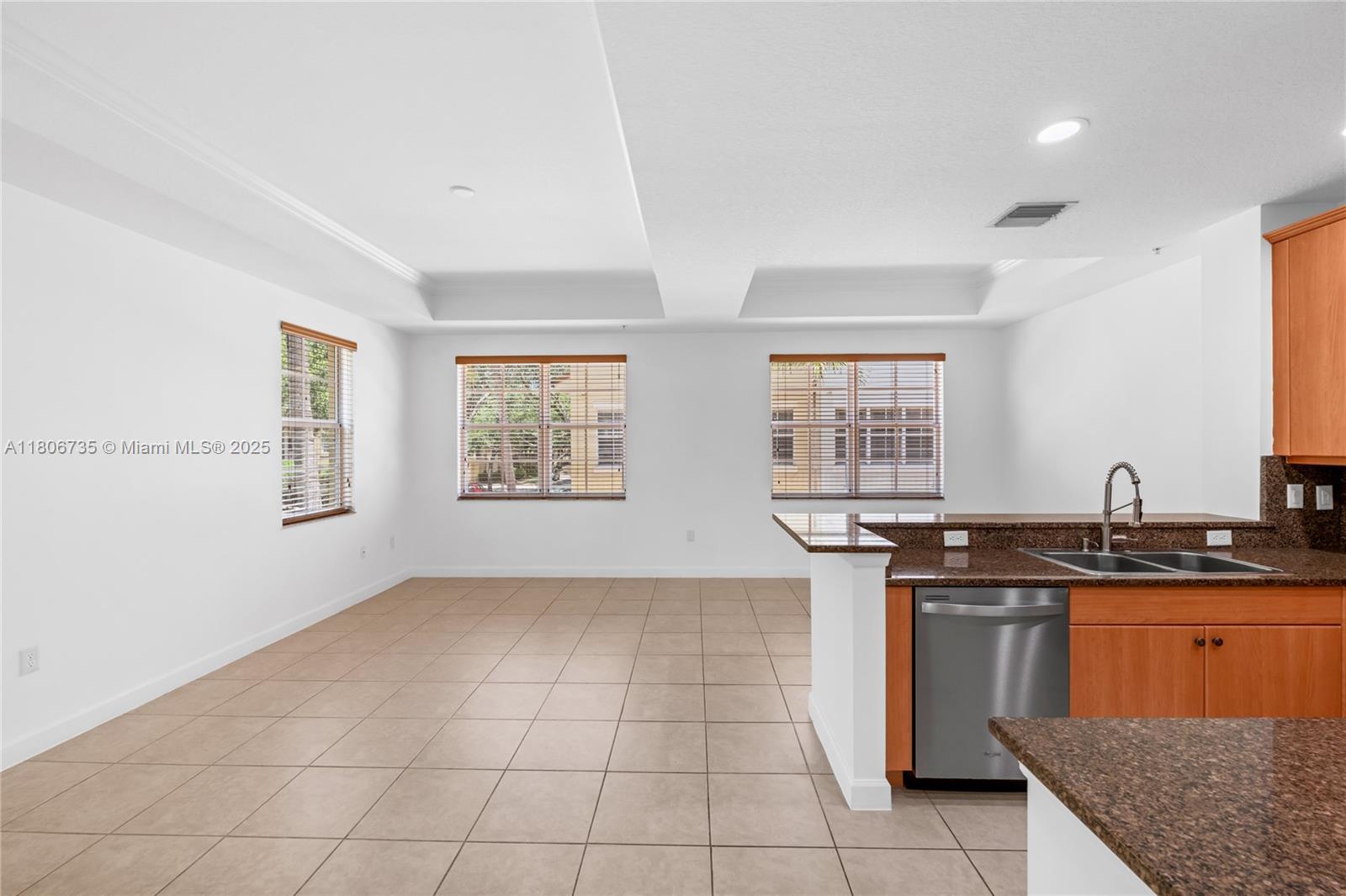 HARBOUR OAKS - Residential Lease
