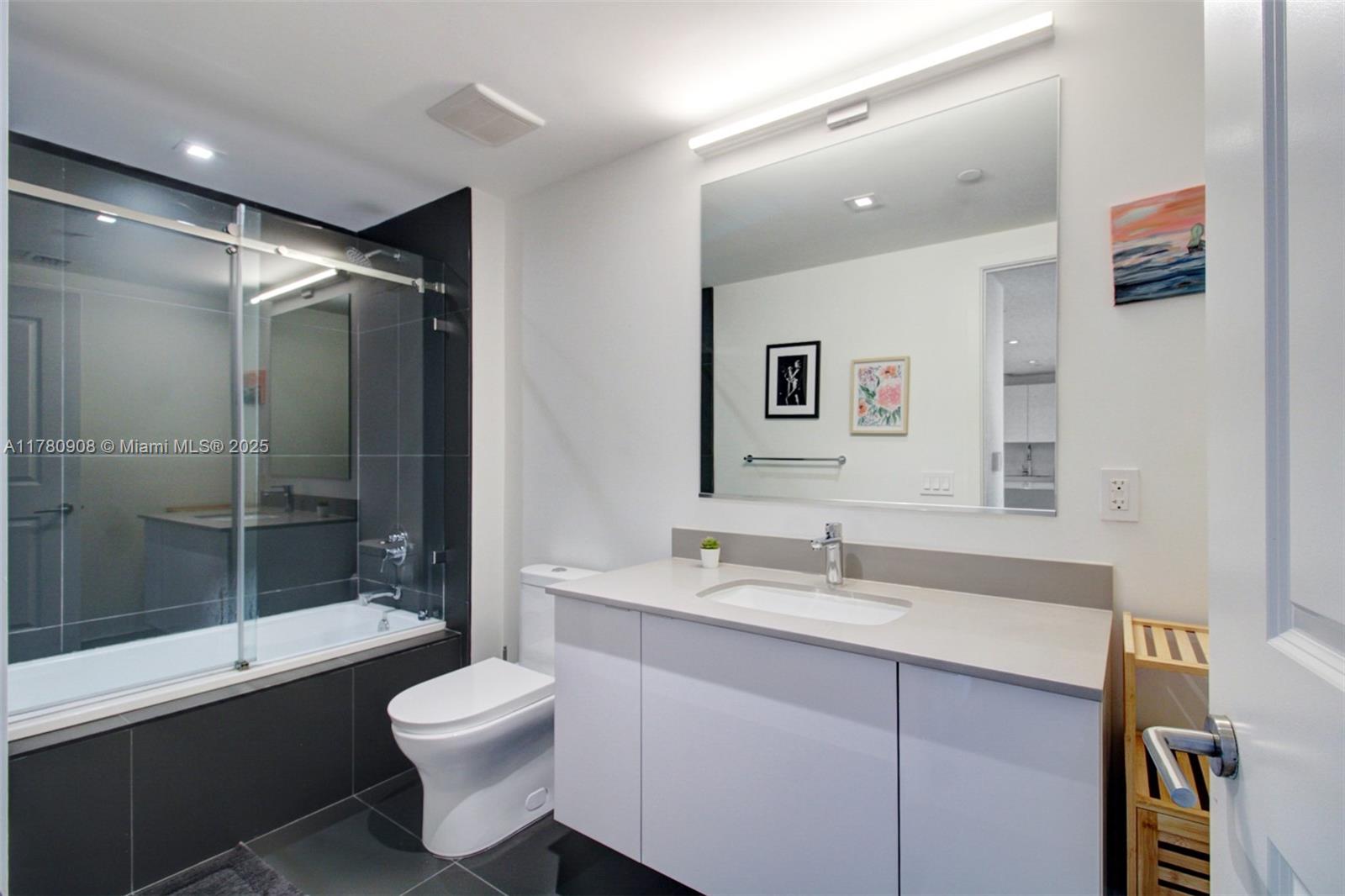 CANVAS CONDO - Residential Lease