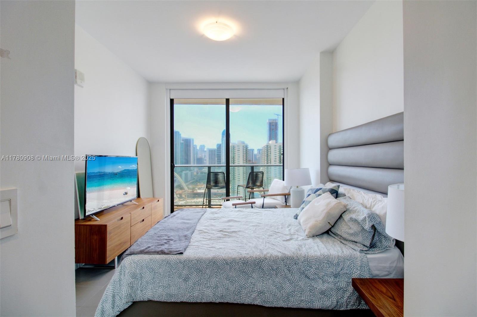 CANVAS CONDO - Residential Lease