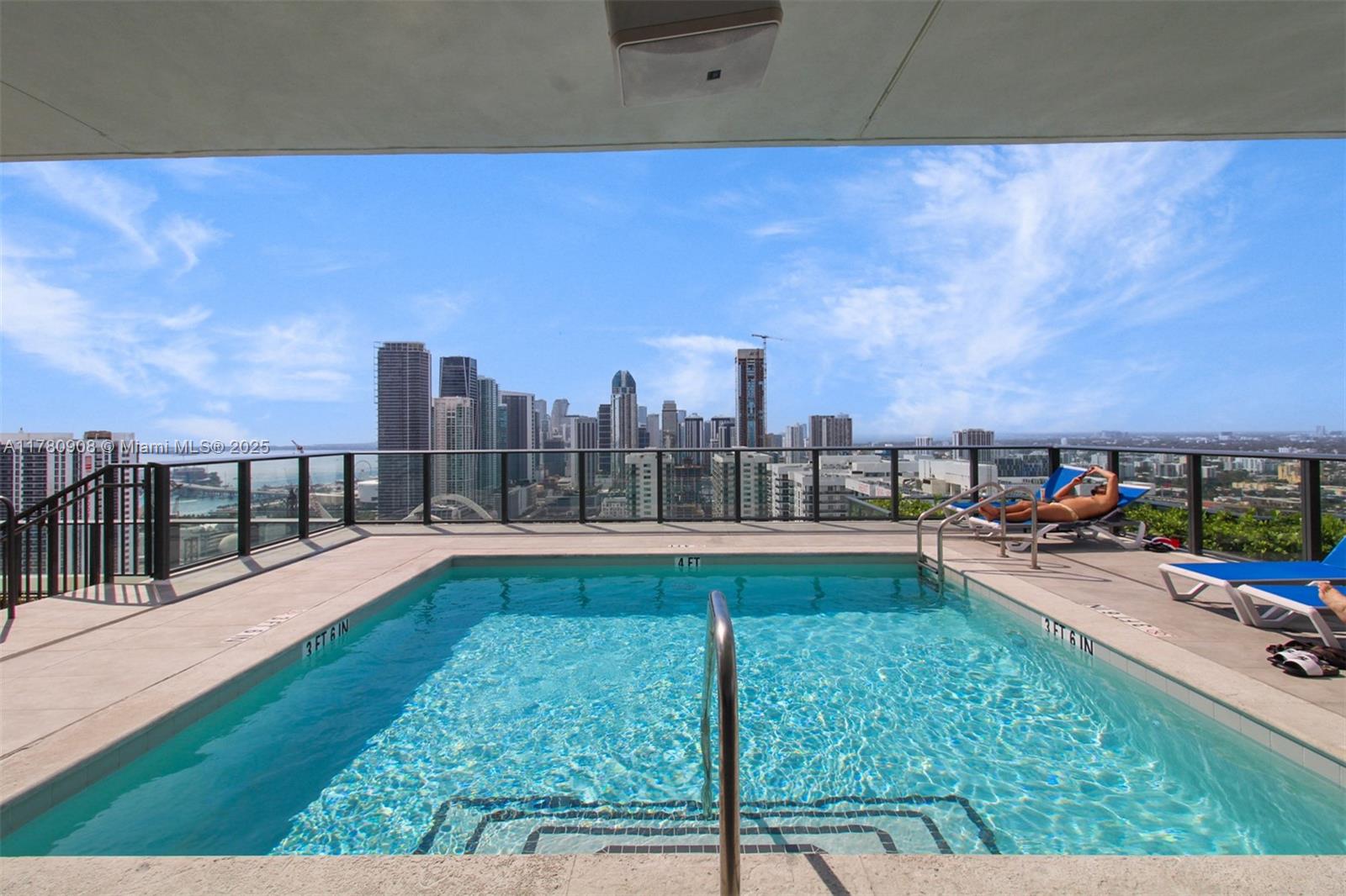 CANVAS CONDO - Residential Lease