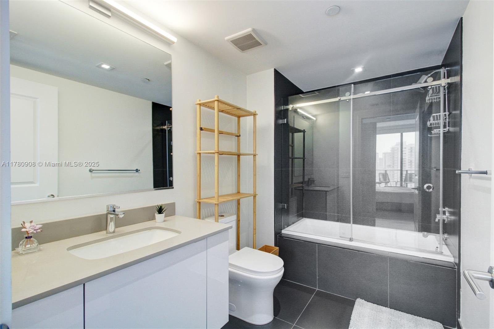 CANVAS CONDO - Residential Lease