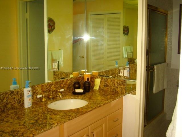 ALEXANDER TOWERS CONDO - Residential Lease