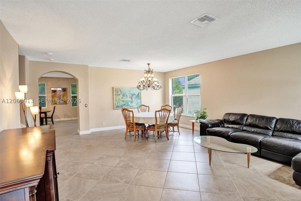 Photo of 9308 NW 8th Cir, Plantation, FL 33324 (MLS # A12065913)