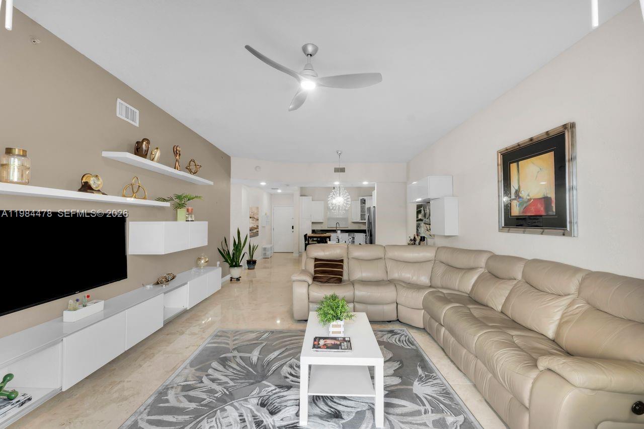 1640 Presidential Way 405