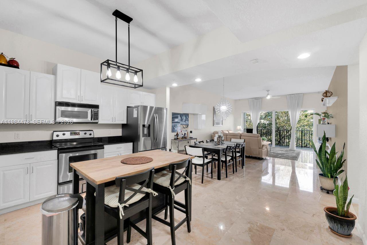 1640 Presidential Way 405